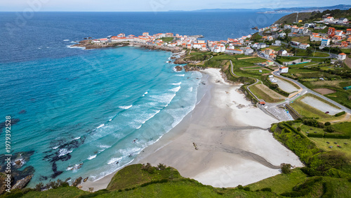 Foto Aerial view of the picturesque coastal village of Caión and its beach, Galicia, Spain