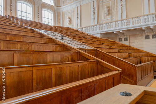 Fotografie Wooden Benches in Lecture Hall Auditorium University