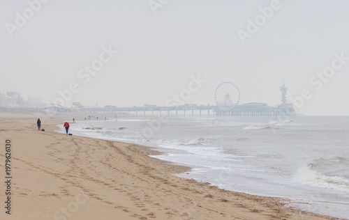 Tableau sur toile Misty winter morning on the beach of Wassenaar, Netherlands, looking towards The