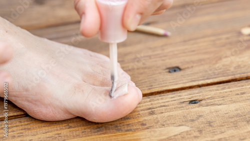 Wallpaper Mural Hand paints toe with gentle care Torontodigital.ca
