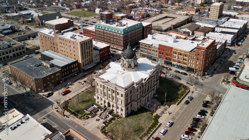 Obraz na płótnie Drone view of Bloomington Illinois courthouse and surrounding downtown blocks