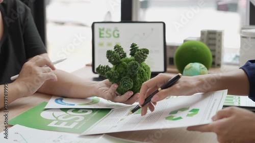 A group of Asian business leaders discussed ESG strategies, risk management, workshops on SDG reports, climate change, green finance, and environmentally friendly investment.