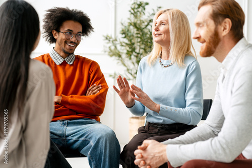 Obraz na plátne Diverse group having discussion in support meeting