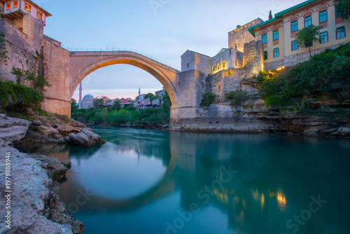 Fotografia The Mostar Bridge (Bosnian: Stari Most) is a bridge over the Neretva River in the city of Mostar, Bosnia and Herzegovina