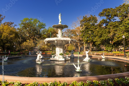 Tableau sur toile view of the historic fountain in Forsyth Park in downtown Savannah