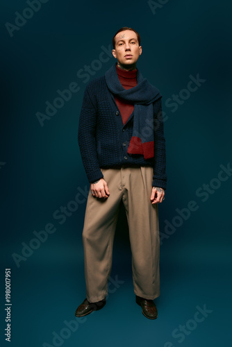 Foto Handsome young man showcasing stylish fashion attire with a modern flair in a vi