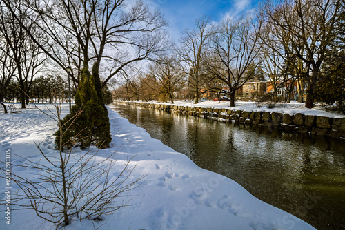 Fotografija Shakespearean Gardens park at Stratford, near the Avon River, covered in snow  in the winter