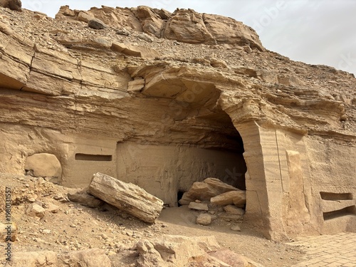 Φωτογραφία A view of the El-Kab Temples near Edfu, Egypt
