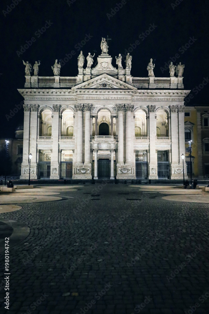 Obraz premium Night View of Archbasilica of Saint John Lateran in Rome