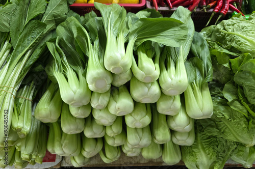 Tableau sur toile Fresh pak choi or bok choy vegetables at a Asia farmer's market