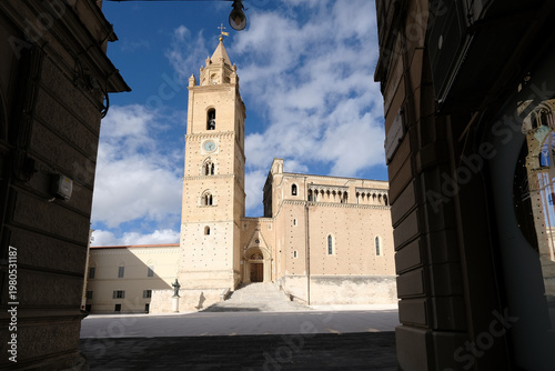 Chieti, Cathedral, Piazza San Giustino