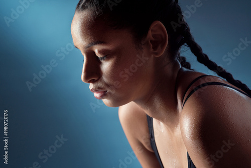 Foto Fitness, tired or woman in studio with break, cardio fatigue or sweat in intense practice