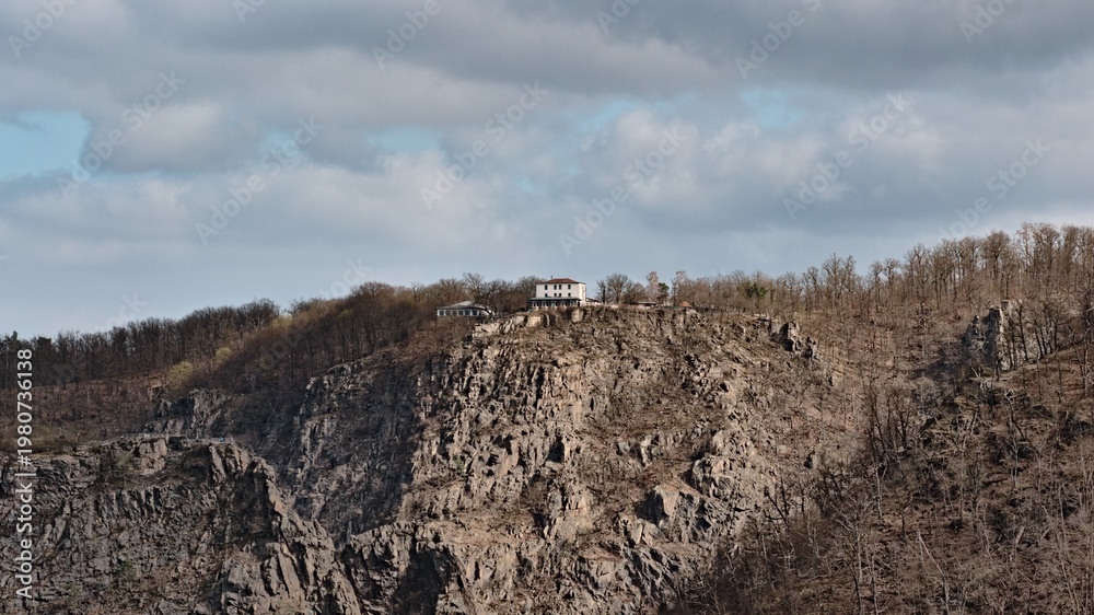 Obraz premium Hexentanzplatz und Bodetal. Vogelperspektive.