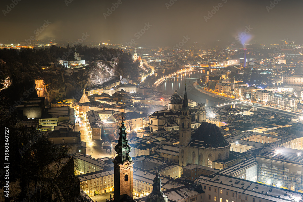 Obraz premium night view of salzburg