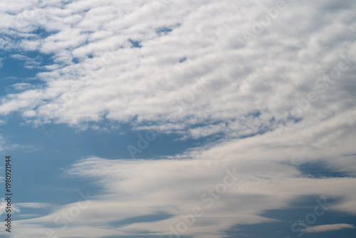 фотографія Delicate clouds in horizon