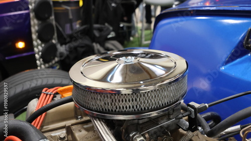 Foto Close-up of a classic chrome carburetor air cleaner on a vintage engine