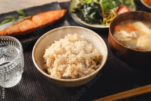 Obraz na płótnie 玄米ごはんとお味噌汁と惣菜