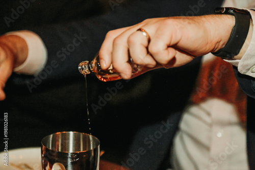 Schilderij op canvas Corporate mixology session bartender adding ingredients to cocktail shaker close