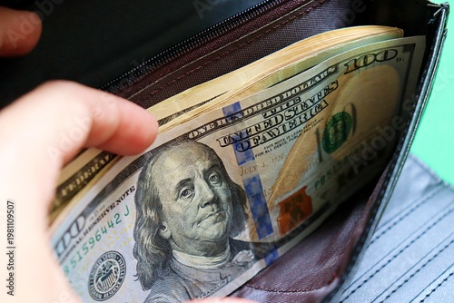 Foto United States Dollar banknotes in a wallet