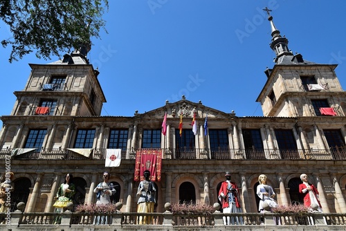 La façade de l’hôtel-de-ville de Tolède en Espagne