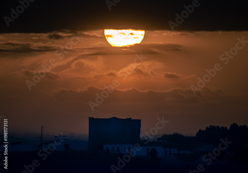 Billede på lærred Poeiras ao nascer do sol