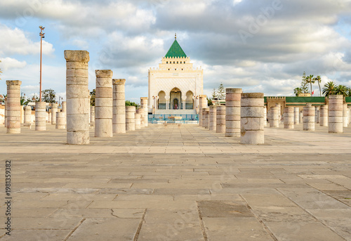 Bild auf Leinwand Mohammed V Mausoleum of Rabat Morocco with the would be Hassan mosque pillars le