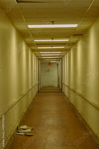 Bild auf Leinwand Backrooms abandoned empty room liminal spaces abstract hall corridors yellow wal