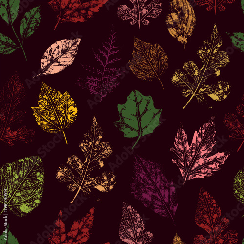 Seamless pattern with colorful autumn leaves on dark background, artistic botanical design perfect for textiles, wallpapers, seasonal prints and decor. vector