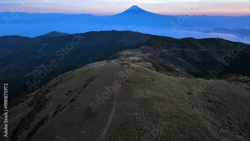 伊豆半島達磨山と富士山のシルエットの空撮