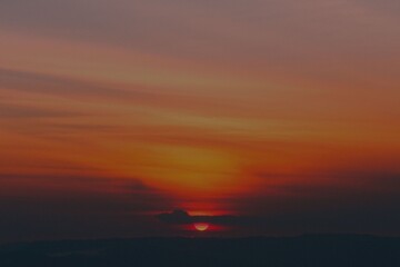 Ingelijste posters Meisjeskamer Serene zonsondergang met levendige kleuren  © Siddiqui