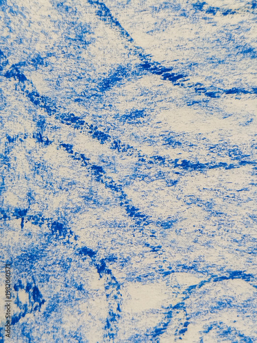 Fondo con manchas de pintura azul sobre superficie blanca texturizada