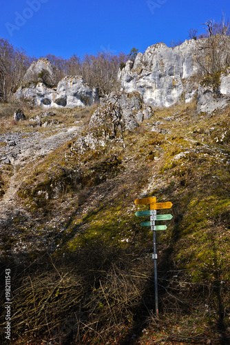 Rappenfelsen im Schmeietal im Naturpark Obere Donau; Schwäbische Alb; Baden württemberg; Deutschland