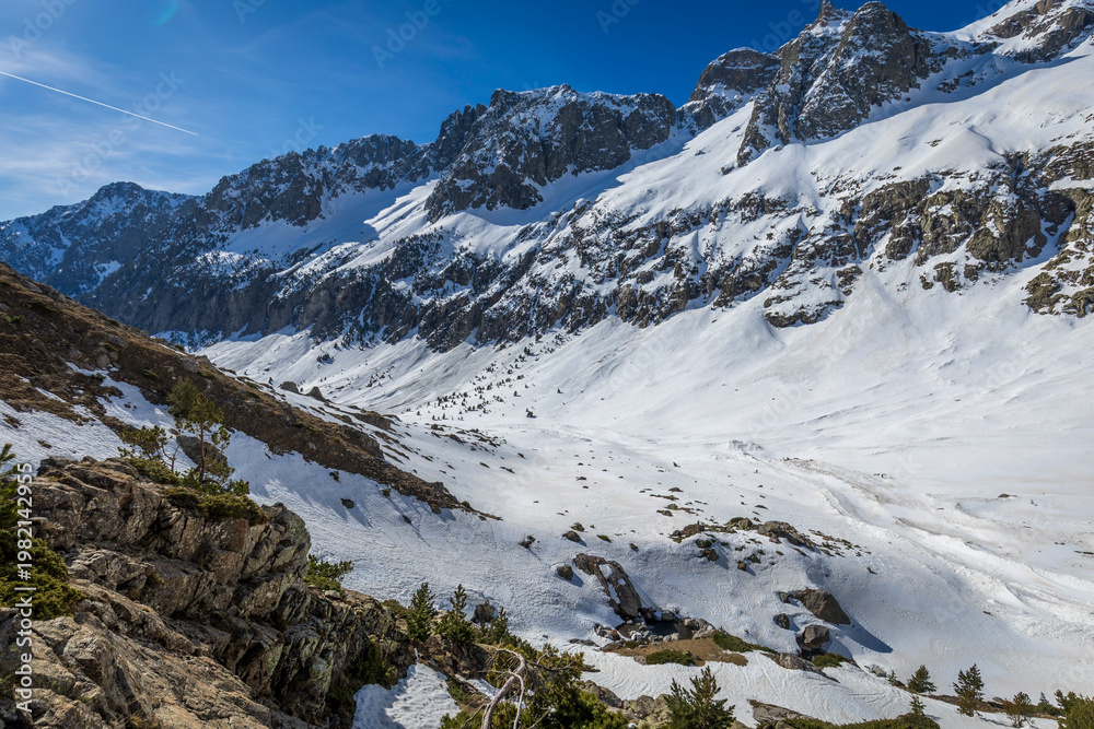 Fototapeta premium View of the snow-capped Barrosa valley, Chisagües, Huesca, Aragon, Spain, on a sunny day