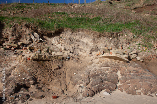 Принти на полотні Crumbling cliff faces of erosion on East Yorkshire Coast on one of the fastest e
