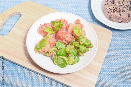 そら豆とカニカマの天ぷら