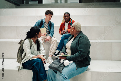 Canvas Print Diverse college students communicating and collaborating on university campus st