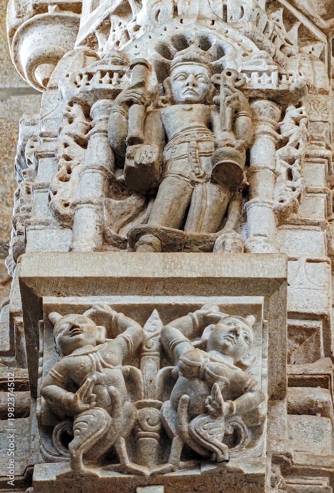 Obraz premium Ranakpur Jain Temple in Rajasthan, built in the 15th century and dedicated to Adinatha, is famed for its marble design, 1,444 unique pillars, symmetry, and serene spiritual ambiance.