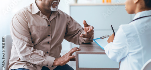 Bilde på lerret A man speaks with a healthcare provider in a medical office