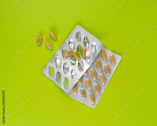 Fotografía Pill Blister on Color Background, Silver Medicine Capsule Package, Drugs Packagi