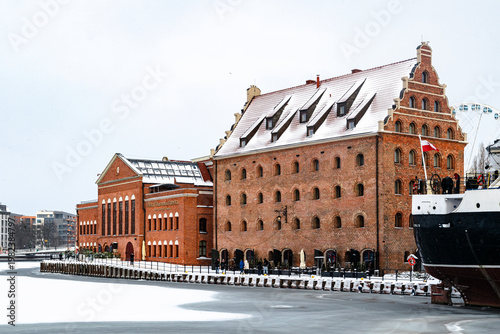 Tableau sur toile Polish Baltic Philharmonic Frederic Chopin and Motlawa river at winter blizzard