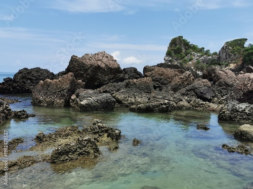 Quadro su tela Close-up of jagged rock formations along the clear tropical seashore in Thailand