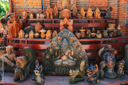 Photos Buddhist clay figurines and ceramic pots on the towers of Po Nagar Cham in Nha T