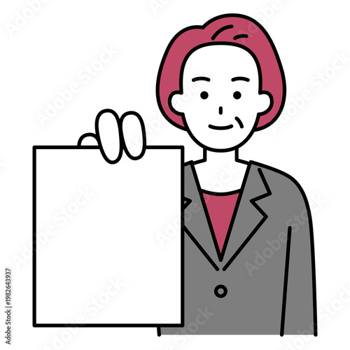 書類を見せる中年のスーツの女性