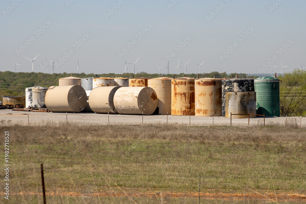 Obraz premium Storage tanks in a field