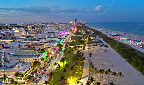 Fotografi Miami beach waterfront at dusk on Ocean Drive