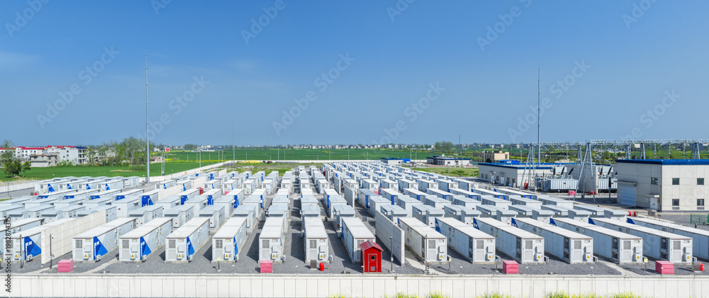 Naklejka premium Large-Scale Utility-Grade Battery Energy Storage System Under Clear Blue Sky