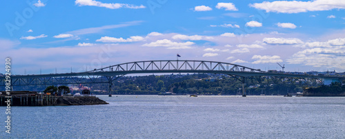 Bilde på lerret Auckland harbour bridge spanning waitematā harbour in new zealand