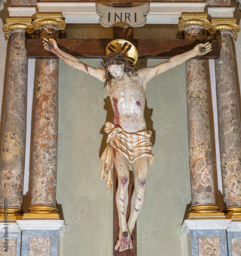Tableau sur toile MONZA, ITALY - MARCH 19, 2026:  The carved polychrome Crucifixion in the church Chiesa di Santa Maria al Carrobiolo by Battista da Saronno from 16