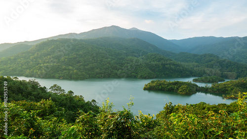 Cuadro en lienzo Subtropical rain forests of Hong Kong Island, South China Sea bay