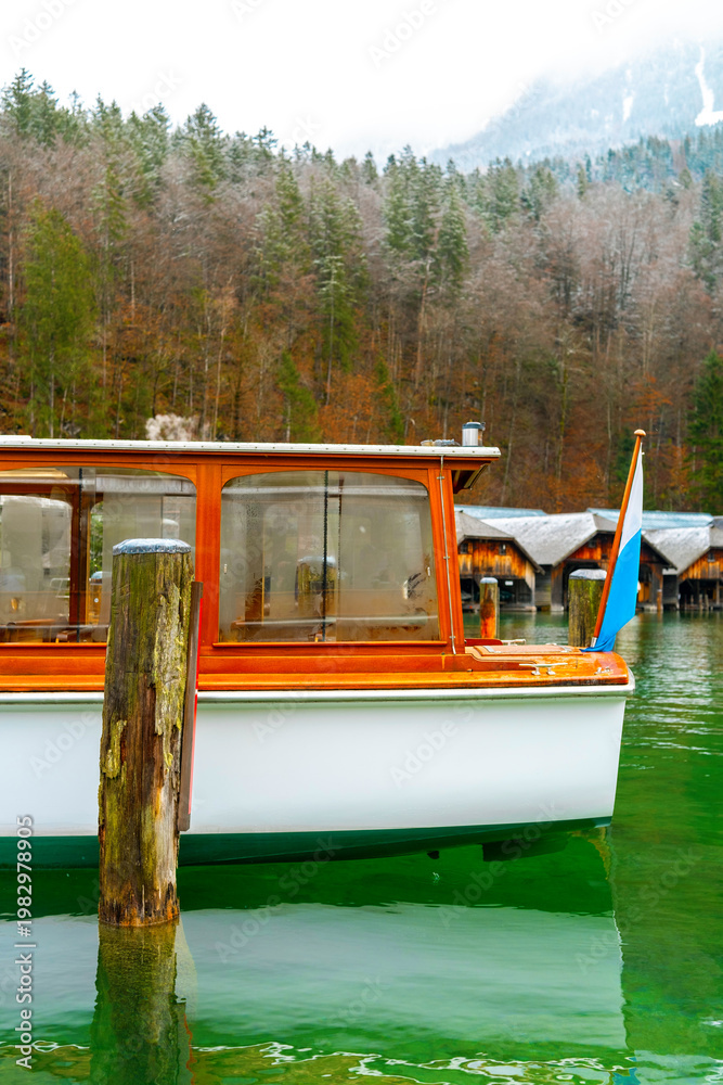 Fototapeta premium Boat at Königssee docking area with forested mountains